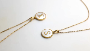 ELIZA - Necklace Kalung Titanium Huruf Nama Inisial Abjad Alfabet Emas Adjustable Liontin Mini Bulat putih Perhiasan Aksesoris fashion Wanita Korean Style