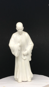 Tượng nhà sư bái phật dáng đứng cao 21cm chất liệu Đá đúc (-Nhiều màu sắc). Trang trí trên ô tô tiểu cảnh bonsai ghép lũa để bàn trà phòng khách bàn làm việc…