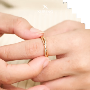 Xuping Cincin Emas Simple Aksesoris Wanita Cantik 0121200483