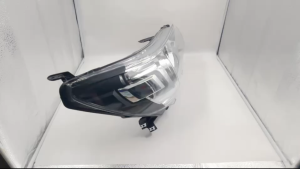 ไฟหน้า Toyota Revo ปี 2015-2019 โคมธรรมดา *ไม่มีหลอดไฟ*  ใช้หลอด H4 60/55W *ขายเป็นข้าง*#81170-0K680 -L / 81170-0K660 -R