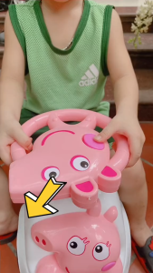 Xe chòi chân con heo ngộ nghĩnh có nhạc và còi cho bé từ 1-4 tuổi.BẢO HÀNH 12 THÁNG