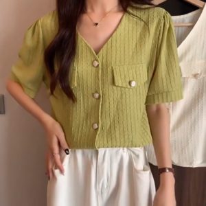 LHMoonlight NEW เสื้อผู้หญิงแฟชั่น ทรงสวยเรียบๆน่ารักสุภาพ ออกงานได้หลายงาน เนื้อผ้าบางเบาใส่สบายเหมาะกับประเทศไทย มี 3 โทนสีให้เลือก สั่งเลยราคาดี