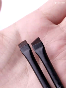 แปรงแต่งหน้า แปรงปัดแก้ม  แปรงแต่งหน้า แปรงทาลิป ขนแปรงนุ่ม สำหรับไฮไลท์ บลัชออน ปัดแก้ม ﻿ เขียนอายไลเนอร์ แบบบางพิเศษ ﻿