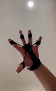 Finger Gripper Silicone Finger Exerciser With 6 Resistant Level With Hand Wrist Band Strengthener