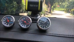 JAM MOBIL ANALOG QUARTZ & GLOW IN THE DARK: AKSESORIS MOBIL