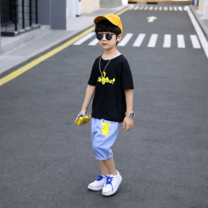 WANDER เสื้อผ้าเด็กผช เสื้อยืดเด็กผช การออกแบบกราฟิกอย่างมีสไตล์ เสื้อเชิ้ตแขนสั้นเด็กผู้ชายผ้าฝ้ายเนื้อบางระบายอากาศได้ดี