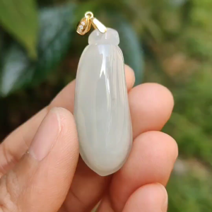 Semi Icy Natural Type A Jadeite Jade crafted with Blessing Melon as Pendant adding 18k gold clasp with certificate weigh 7.46 grams measurement 36.3 * 14.5 * 8.3 mm (18kp30)