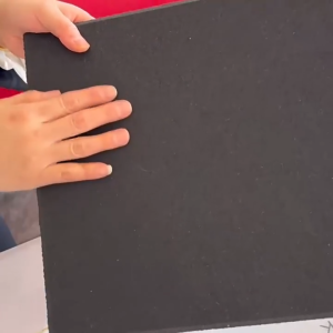 แผ่นเก็บเสียง พร้อมแผ่นรองกาว แผ่นซับเสียง ฟองน้ำลดเสียงสะท้อน แผ่นติดผนังกันเสียงสะท้อน แผ่นกันเสียงสะท้อน โฟมซับเสียง ติดผนัง โฟมบอร์ดฉนวนกันเสียง เหมาะกับห้องซ้อมดนตรี อัดเสียง ห้องเล่นเกมส์