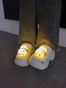 Dép Sục Cross Nữ Sandal Đế Cao 7cm Sticker Đèn gấᴜ Panda Light Dễ Thương SUPAN2
