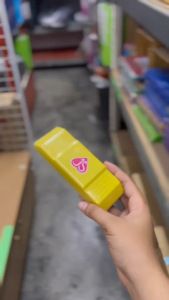 แปรงลบกระดาน แปรงลบกระดานดำ แปรงลบกระดานไวท์บอร์ด ด้ามพลาสติก (คละสี) | คลังกระดาษ