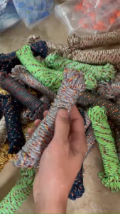 Dây dù sinh tồn cắm trại dây phơi treo đồ. Chiều dài gần 10 met bền và chắc chắn.