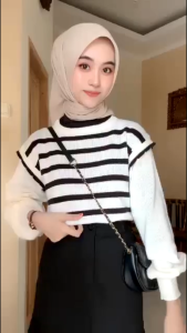 Atasan Knit Wanita Lengan Balon Lengan Panjang Basic Korean Rajut Motif Garis-garis
