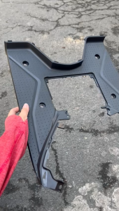 Miếng đen nhám lót sàn để chân xe Vario 160i và Click 160i đời 2023 2024 2025 zin hãng và giá chưa ốc