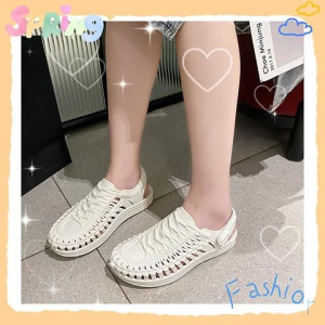 QDshop มาใหม่ แนะนำรองเท้าแตะแฟชั่น แบบรัดส้น ดีเทลลายถักทั้งคู่ สวยเก๋ไม่ซ้ำใคร วัสดุยางกันน้ำ กันลื่น ทนทาน ใช้งานได้นาน พร้อมเสิร์ฟแล้วน๊าาา