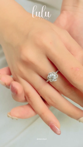 Lulu Moissanite Jewelry - Perhiasan Wanita Cincin Berlian Moissanite 1 Carat Lapis Emas 18K - Rosella Round Cut Moissanite Ring 1 CT Sertifikat GRA