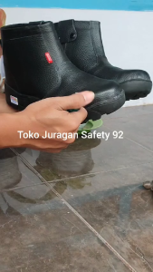 Sepatu Safety Kulit Sapi Asli Tahan panas Api Las Welder Proyek Pabrik Lapangan Terbaik Sol Karet King Safety Shoes Berkualitas Resleting Hitam Sepatu Pdl Pdh