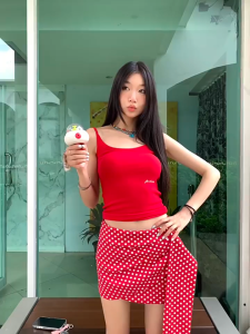 ❣Fortunee ❣ เสื้อสายเดี่ยว เสื้อกล้ามสีแดง+สีฟ้า ดีไซน์ติดเพชร และกระโปรงสีลายจุดพร้อมริบบิ้นข้างๆ สไตล์ฤดูร้อน เสื้อทรงเข้ารูป มีให้เลือก2สี น่ารัก+สดใส ทะเล