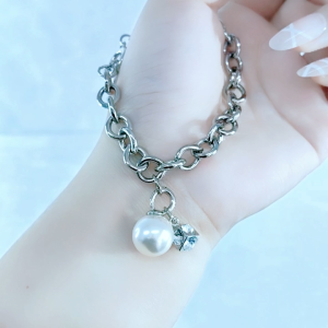 SO SEOUL Sequoia 3D Cube Charm with Pearl Austrian Crystal Interlocking T-Bar Link Chunky Bracelet