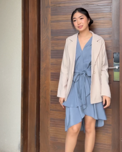 Mirror.Favor : Lunar Soul - Blue ชุดเดรสผ้าผสมไหม ประกายวิ้งนิดๆ เดรสออกงาน สีน้ำเงิน