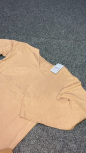 Kaos Polos V-Neck Lengan Panjang Wanita: Tips Memilih dan Menggunakan