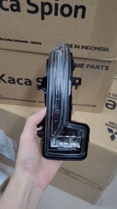 Đèn xi nhan màu đen đèn gương chiếu hậu đèn kính chiếu hậu - Xpander