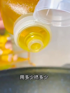 300/500ml Oil Bottle Kitchen Oil Condiment Squeeze Bottle Leak Proof Oil Spray Bottles Sauce Dispenser Bottle