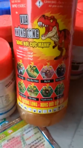 Thuốc trừ sâu xông hơi mạnh vua khủng long chai 450ml có tác dụng tiếp xúc vị độc và xông hơi mạnh. Trị sâu đục quả bọ nhảy tuyến trùng bọ xít và nhiều loại côn trùng gây hại khác trên cây trồng