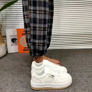 Sepatu Sneakers Putih Wanita Fashion Korea Wanita Trendy BSB17-Eros