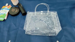 พร้อมส่ง ถุงพีวีซี กระเป๋าใส่ของขวัญ ถุงPVCใส กระเป๋าหูหิ้วพีวีซีใส ถุงบรรจุภัณฑ์ กันน้ำ