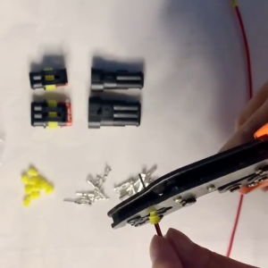 ปลั๊กต่อสายไฟกันน้ำ ปลั๊กขั้วต่อสายไฟ [1-6 ช่อง ] กันน้ำ พร้อมชุดหางปลา 1.5 มม.