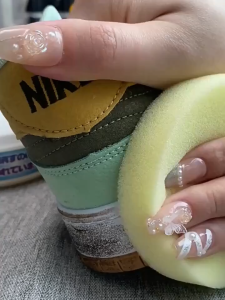 KOZI White Shoe Cleaner white shoe cream Leather polish cleaning cream Comes with a sponge for Effectively scrubbing removes yellow and white dirt.