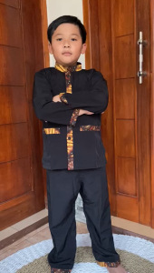 Setelan. baju pangsi. anak anak baju silat baju. adat tradisional sunda