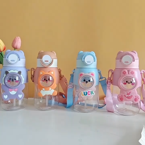 Botol Minum Anak Model beruang Astronot Tali Sedotan 600 ml KLX 109