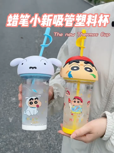 มาใหม่!ขวดน้ำ 500ML แก้วน้ําพลาสติก ลายชินจัง กระบอกน้ำแบบพกพาได้ ดีไซน์น่า มาพร้อมหลอดดูด (COD)