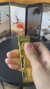 HCM Bật Lửa Khè Xài Gas Dáng Trượt Hình Thanh Rồng Vàng - Bạc