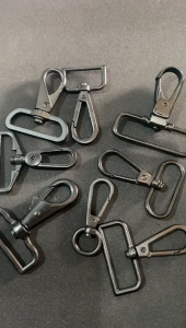 Cantolan Tas / Kaitan Tas Panjang Hitam