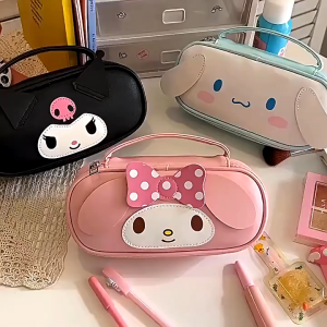 Tempat Pensil Premium Sanrio Bahan PU / Pencil Case Sanrio / Tempat Alat Tulis Anak Sekolah Bahan Kulit PU / Kotak Penyimpan Kuas Alat Kosmetik DLL / Cosmetic Pouch