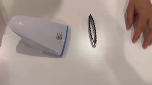 Bàn ủi hơi nước Hilife PORTABLE GARMENT STEAMER dung tích 240ml 700W 120V dùng cho gia đình văn phòng và du lịch của Mỹ