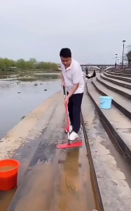 AT.outlet ไม้ถูพื้น ไม้ม๊อบ แบบรีดน้ำและขจัดเส้นผมในตัว ไม่เลอะมือ หมุนได้ 360 องศา แขวนได้ ไม่กินพื้นที่ ตากแห้งง่าย***ไม่มีกล่อง มีตีนตุ๊กแกฝั่งเดียวค่ะ