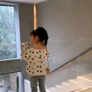 Wanders เสื้อผ้าเด็กผญ เสื้อเชิ้ตแขนยาวเด็กผู้หญิง การออกแบบรูปหัวใจเกาหลี เสื้อเชิ้ตแขนยาวผ้าชีฟองระบายอากาศผ้าฝ้ายสำหรับเด็กผู้หญิง