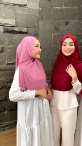 Hijab Instan Jersey Segitiga: Pilihan Nyaman untuk Berbagai Acara