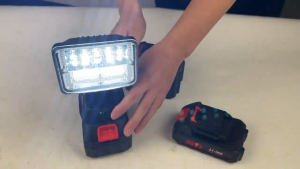 TATA Lampu Sorot Lampu Tembak Lampu darurat Portabel LED Lampu Depan Baterai Emergency Lampu Sorot Pergudangan Proyek Lampu Led Portable Lamp Baterai 21V Work Lamp Senter 3 Inch / 4 Inch + Charger