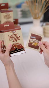 SIÊU TIẾT KIỆM_Túi 50 gói khăn giấy ướt vệ sinh dưỡng bóng đồ da Leather Wipes hương quế khử mùi