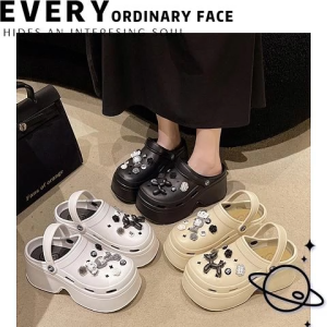 QJshop   สวยมาก รองเท้าแตะแฟชั่นคุณผู้หญิง สายเสริมส้นอย่าช้าทรงหัวตัวรุ่นใหม่ใหญ่และส้นสูง 3 นิ้ว วัสดุยางไม่หนักใส่สบายพื้นนิ่ม มี 5 สีให้เลือกและแถมฟรีตัวติด 1 ชุด