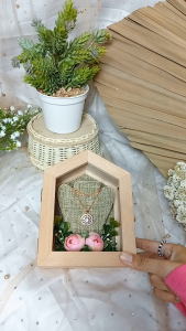 Kotak Kayu Bentuk Rumah Tempat Perhiasan Kalung untuk Seserahan Lamaran Pernikahan - KK.RUMAH