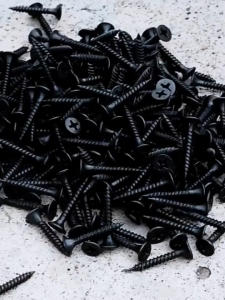 (Fast delivery)1box Wood/Metal Black Screw Wood/Metal 1~3inch flat head Screws Gypsum Screw Black Screw for Wood and for Metal 1 inch to 3 inches Self-tapping Screw Drywall Screw