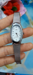 Đồng hồ nữ Q&Q dây lưới mặt ovan sang trọng second hand si nhật- đã qua sử dụng