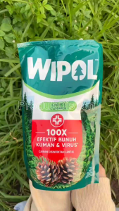 Wipol Karbol Pembersih Lantai Pouch 750ml