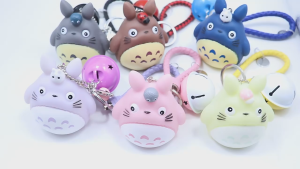 Gantungan Kunci Totoro Lucu: Desain Menarik Untuk Motor, Mobil & Tas