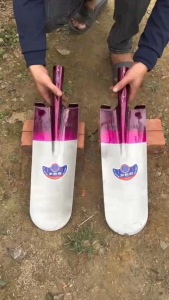 Xẻng thép lưỡi dài làm vườn làm nuống lưỡi tròn chuôi tím.